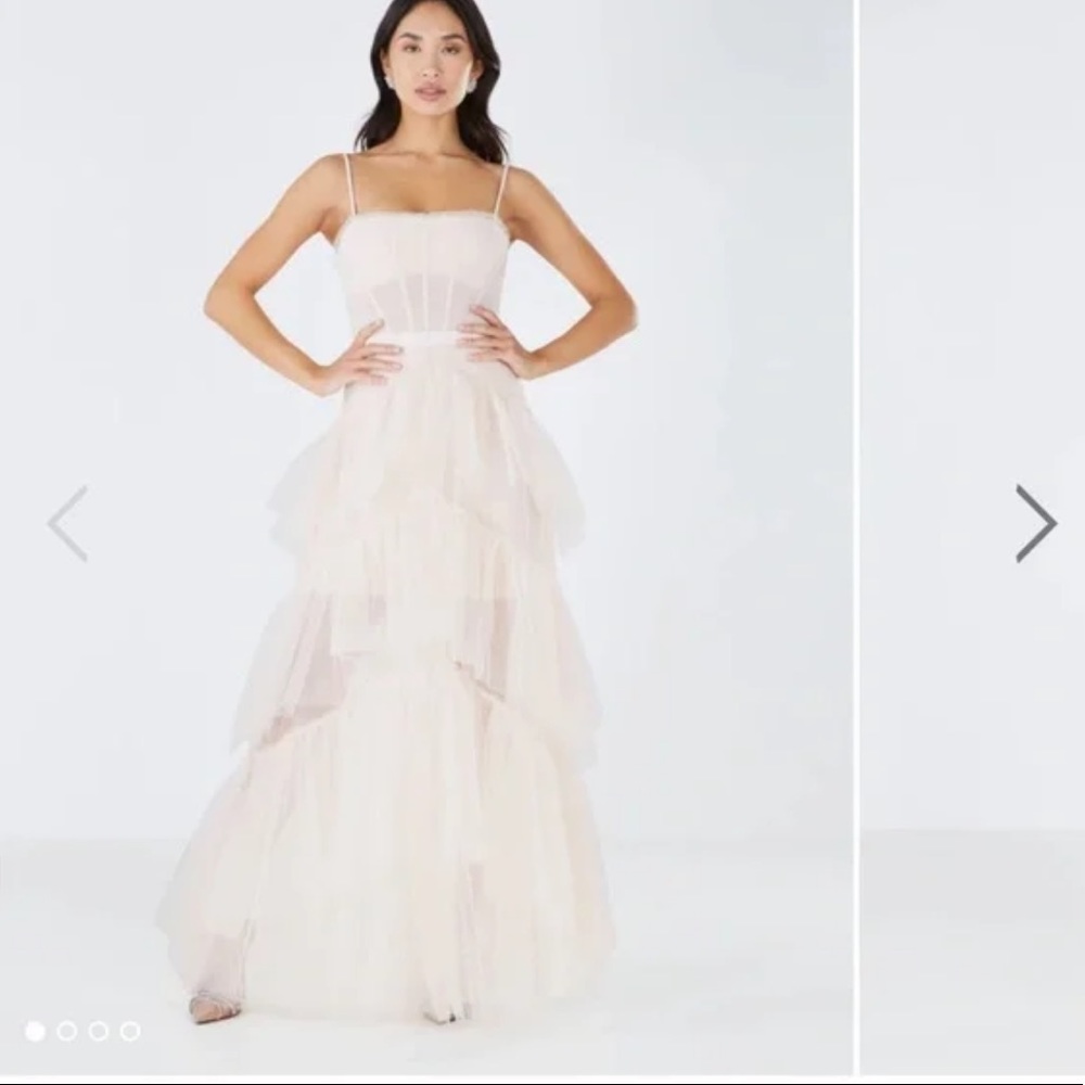 BCBGMAXAZRIA
Tulle Corset Essential Gown